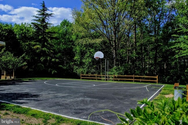 Building Photo - 2396 Yarmouth Ct