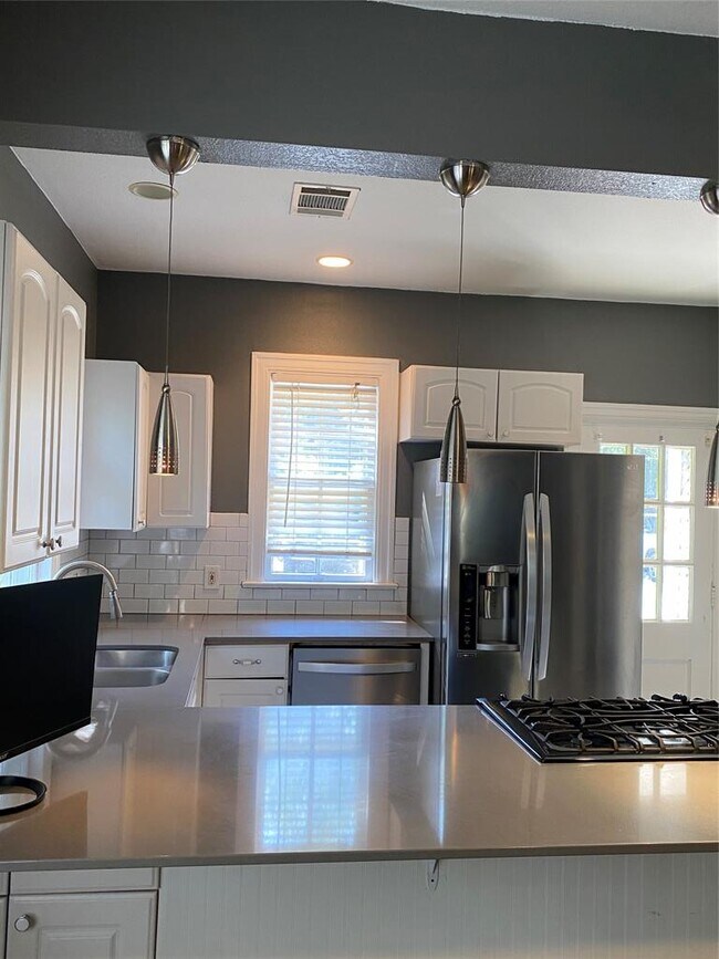 Building Photo - 3804 Duval St