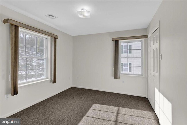 Building Photo - 620 Pine St