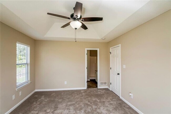 Building Photo - 37 Ridgefield Dr