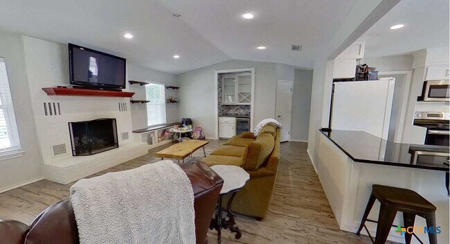 Building Photo - 323 Cardinal Dr