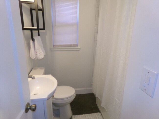 Building Photo - 2507 Miller Park Cir