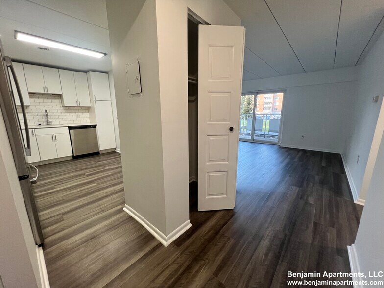 Building Photo - 51 Hill Rd