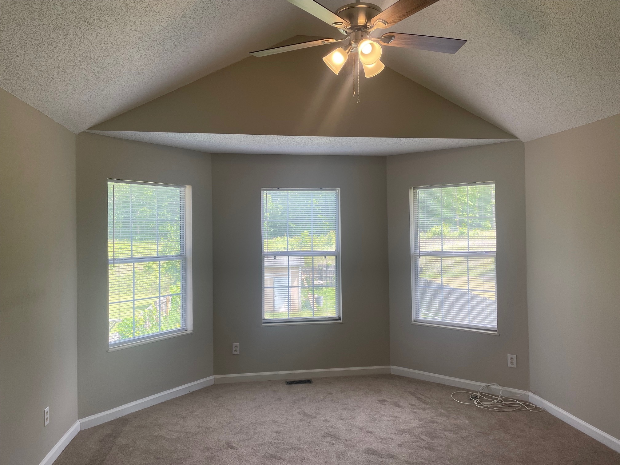 Building Photo - 6350 Klondike River Rd