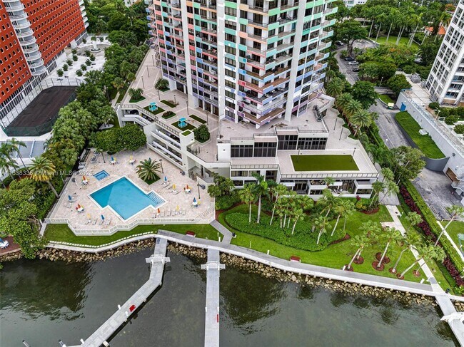 Building Photo - 1581 Brickell Ave