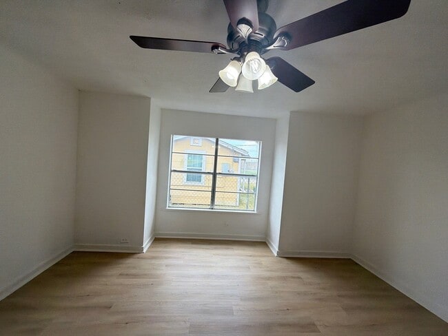 Building Photo - 121 N Spooner St