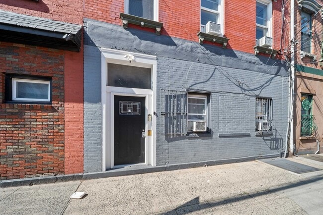 Building Photo - 67 Franklin St