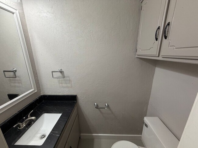 Building Photo - Beautiful 3bed/2.5bath Updated Westside Norman Home Available for Rent!