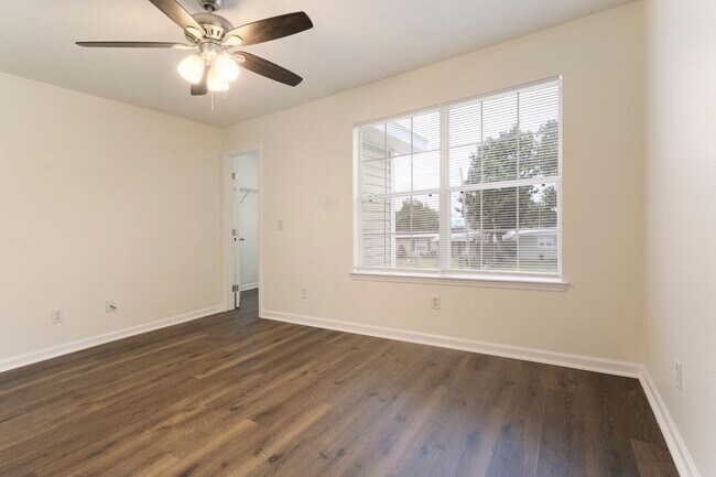 Building Photo - 108 N Gray Ave