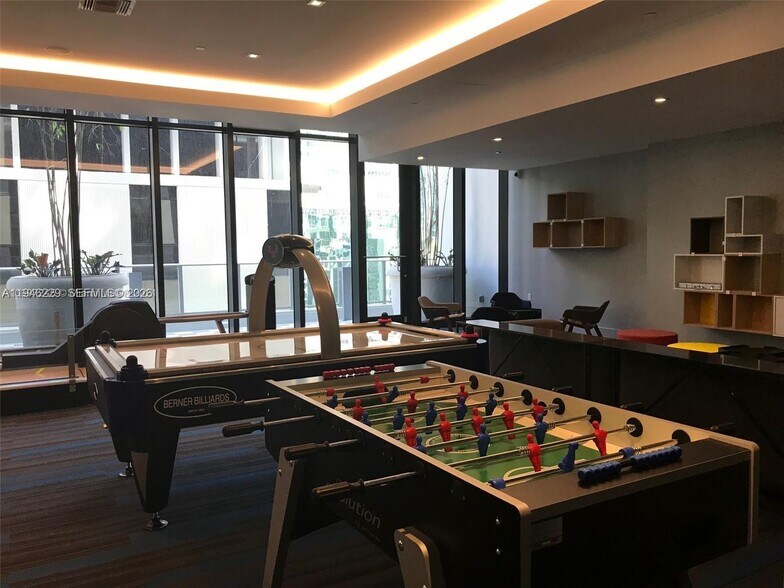 Building Photo - 1010 Brickell Ave