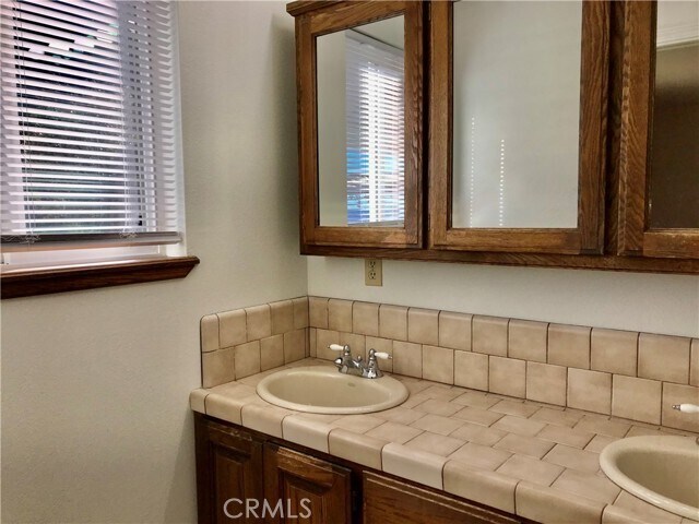 Building Photo - 8355 Broadview Dr