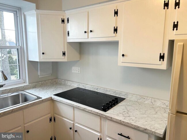 Building Photo - 1223 Drexel Ave