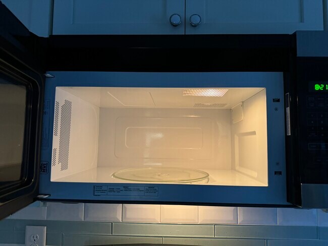 Building Photo - 3494 Maryvale Dr