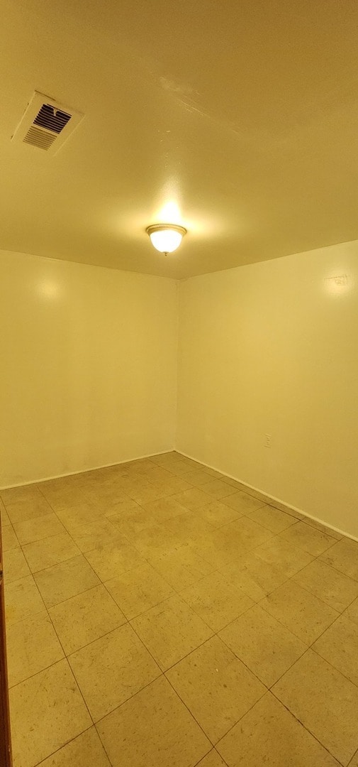 Building Photo - 2802 S Lowe Ave