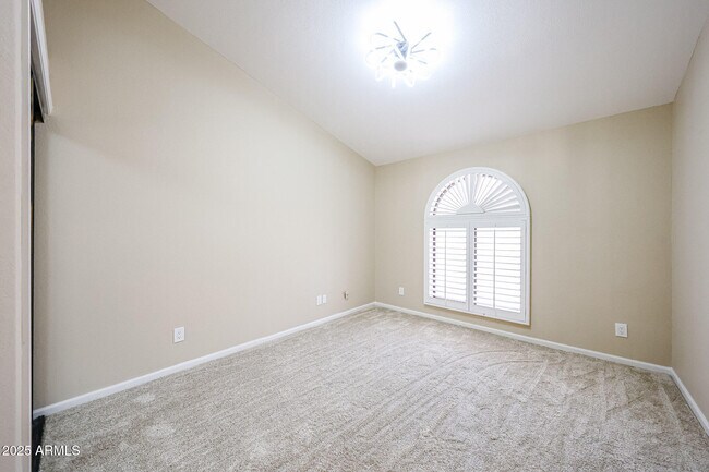 Building Photo - 15704 Cholla Dr
