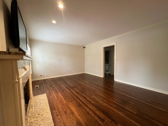 Building Photo - 1530 E 37th Pl