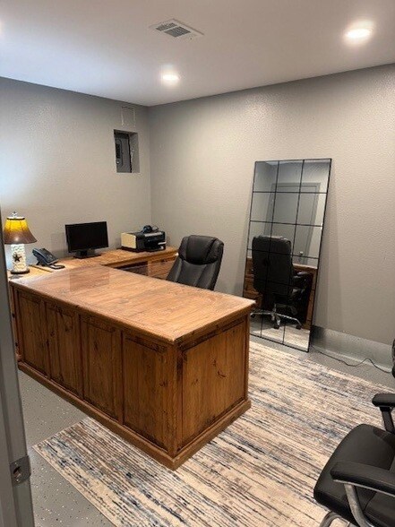 Building Photo - 18723 Mirror Lake Dr