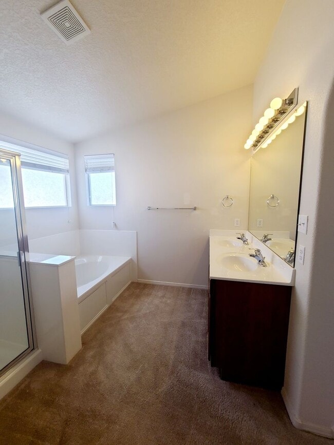 Building Photo - 3 bed 2 bath home in Huning Ranch.  MOVE I...