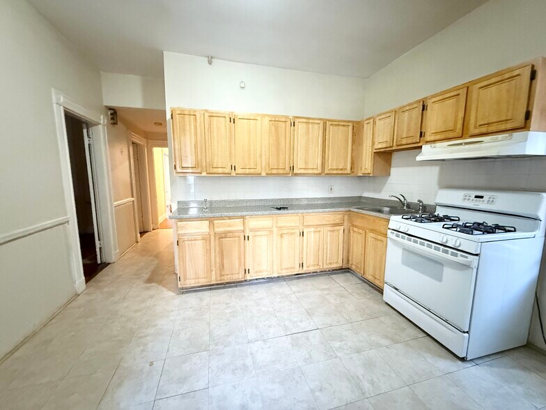 Building Photo - 6 Aspen St