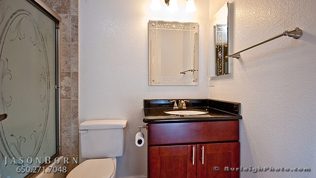 Building Photo - 129 E Court Ln