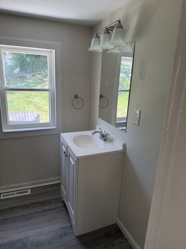 Building Photo - Fully Renovated 3BR Home