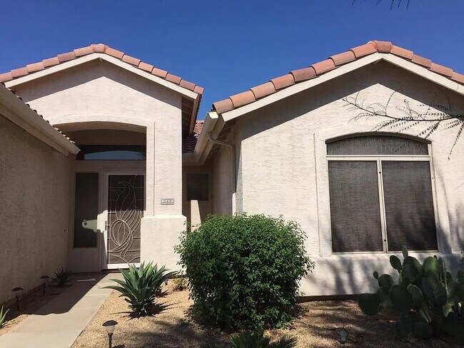 Building Photo - 5112 E Juniper Ave