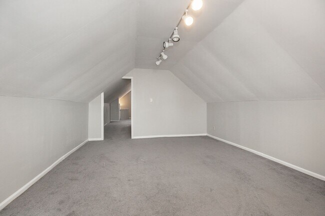 Building Photo - 14718 Bayes Ave