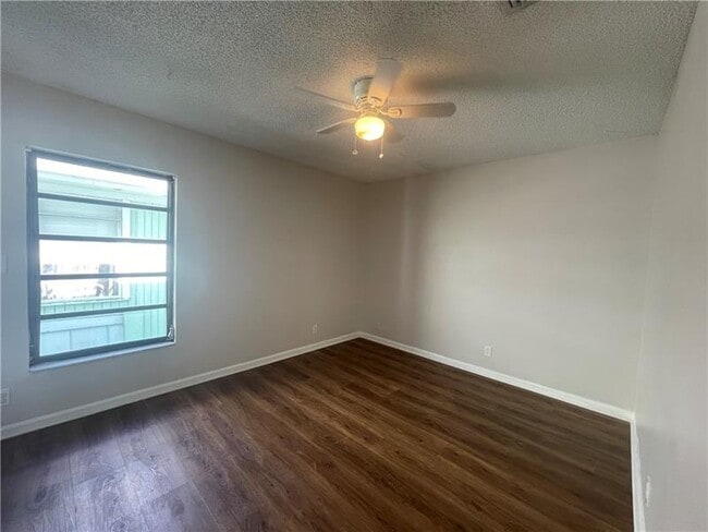 Building Photo - 3601 NE 22nd Ave