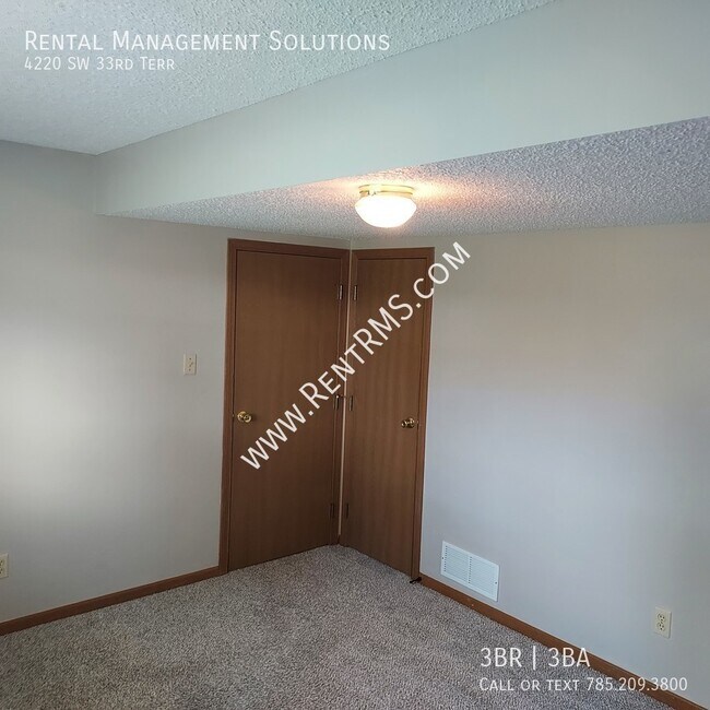 Building Photo - 4220 SW 33rd Terrace