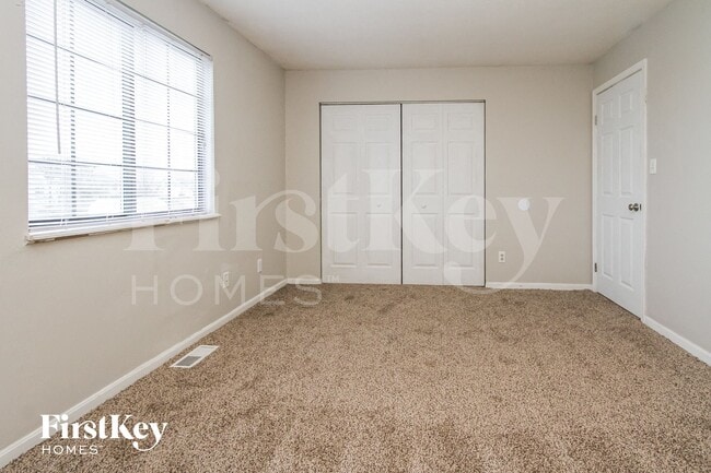 Building Photo - 104 Meadow Creek S Dr