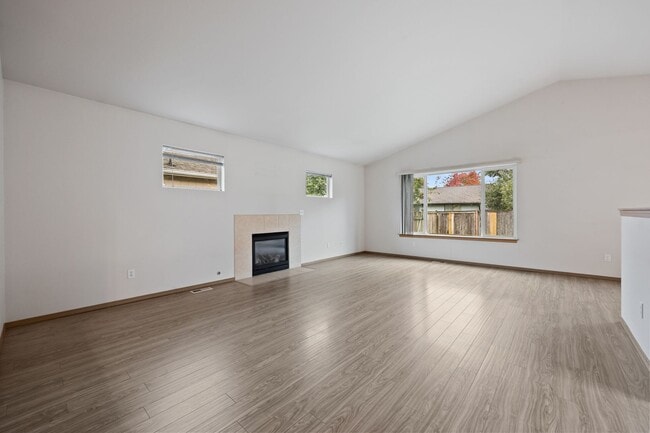 Building Photo - Move in ready! 3 bedroom rambler - Great l...