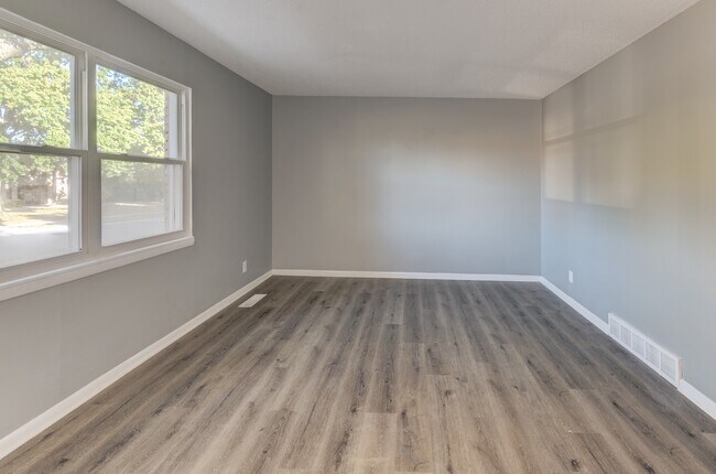 Building Photo - 9115 Nieman Rd