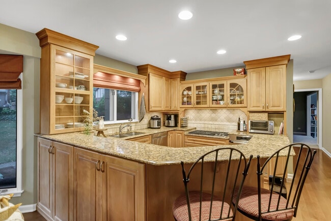 Building Photo - 985 Chapel Ct N