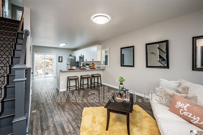 Building Photo - 554 Frayne St