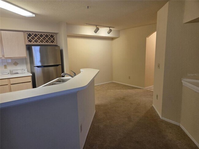 Building Photo - 820 Camargo Way