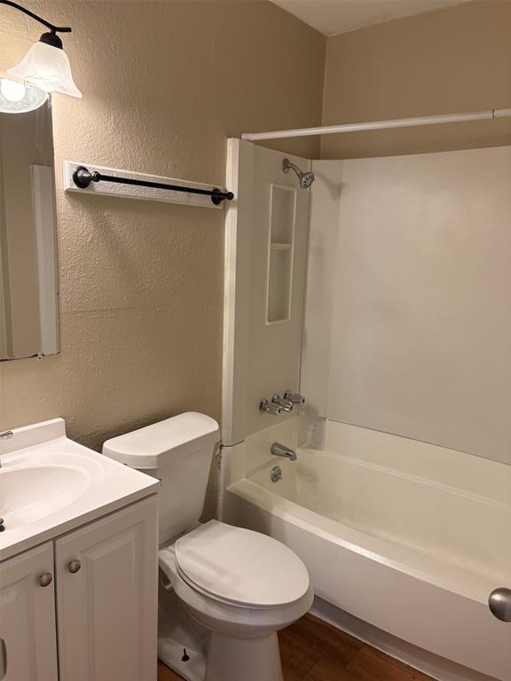 Building Photo - 9902 Roxanna Dr