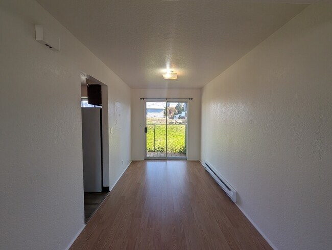 Building Photo - 275 Rose Ave