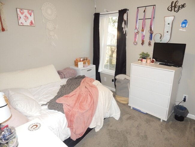 Building Photo - 180 Economy St