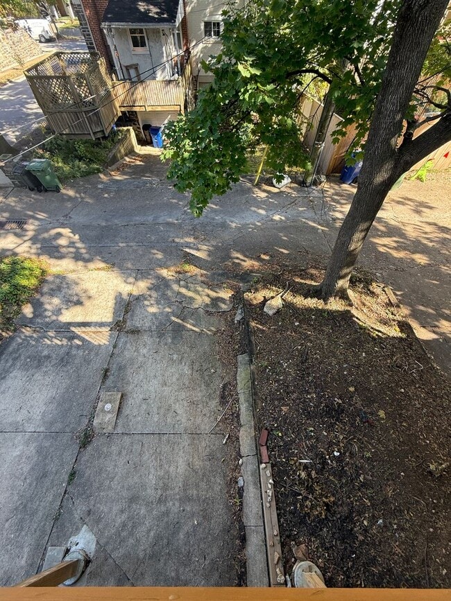 Building Photo - Spacious 3 Bedroom Townhome in Historic Ed...