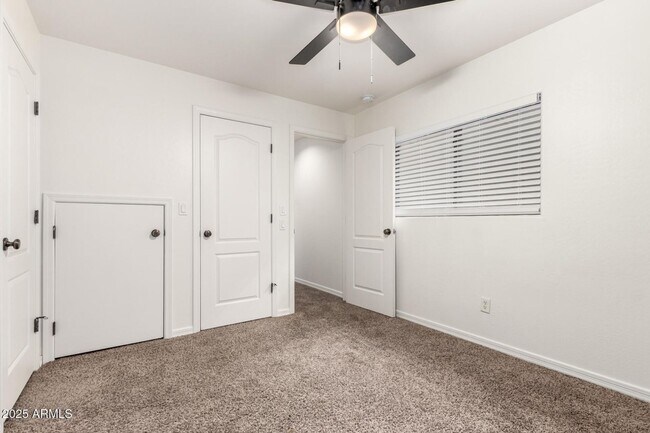 Building Photo - CUTE TOWNHOME AVAILABLE NOW NEAR TEMPE TOWN LAKE!!!