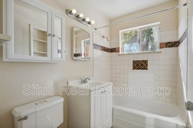 Building Photo - 1875 S Clayton St