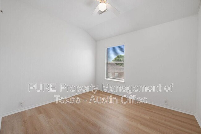 Building Photo - 906 Low Brim Cove