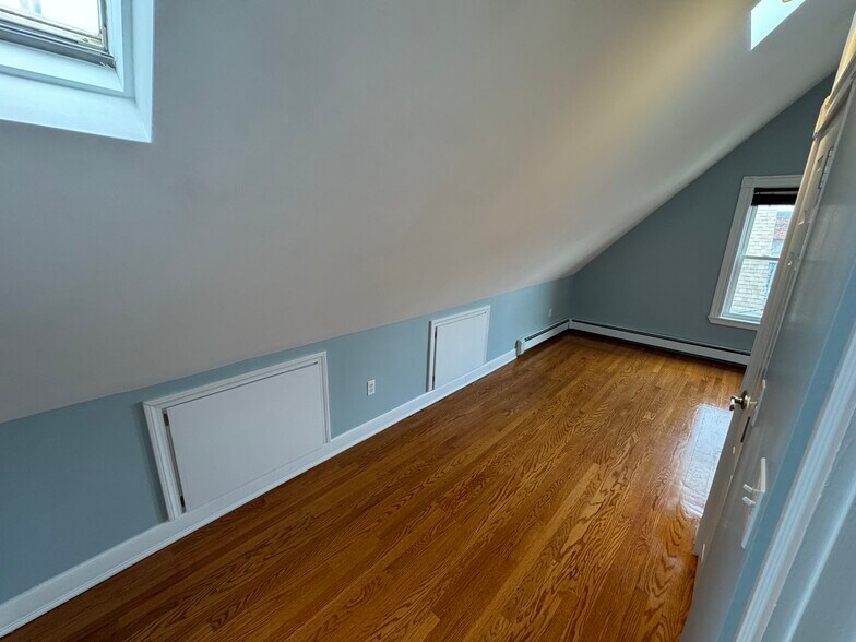 Building Photo - 24 Ellington Rd