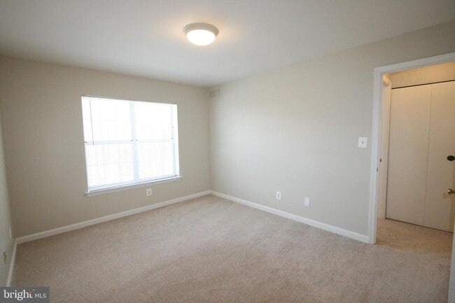 Building Photo - 5900 Cove Landing Rd