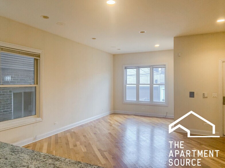 Building Photo - 2334 N Greenview Ave