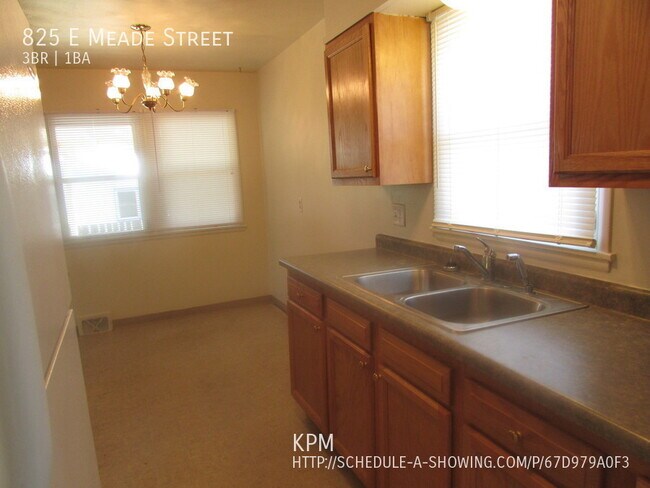 Building Photo - 3 BEDROOM | 1 BATH | CARPORT | SOUTH
