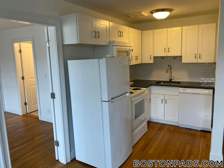 Building Photo - 134 Summer St