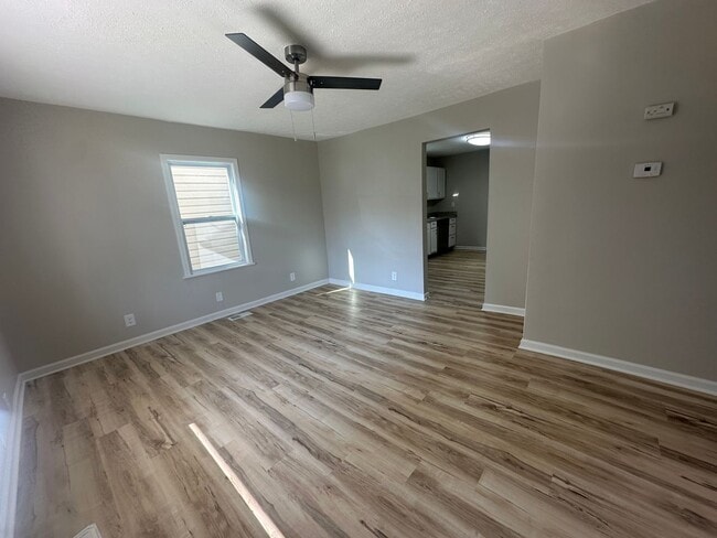 Building Photo - CHARMING, 1 BEDROOM LOWER LEVEL DUPLEX AVAILABLE NOW!