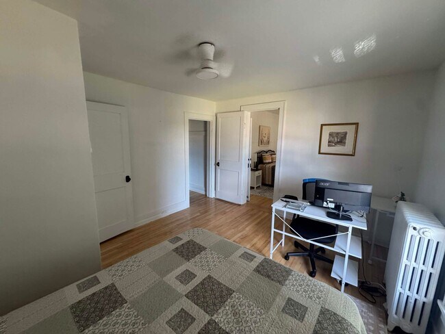 Building Photo - 3 Bedroom, 1.5 Bath, Furnished Home in Houghton