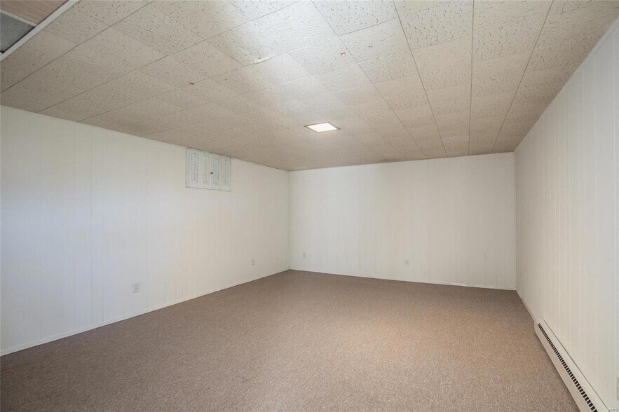 Building Photo - 130 St Maurice Ln